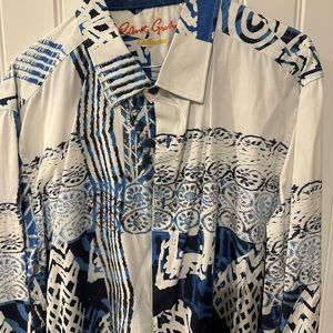 Awesome look shirt. It is white, who needs a tie. RG Exclusive